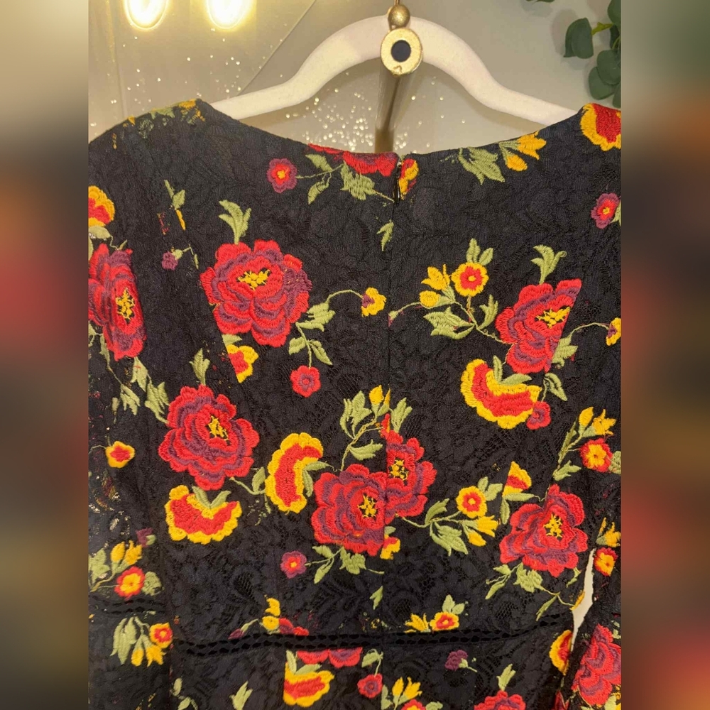 Alexia Admor Size Small Black & Red Floral Embroidered Goth Bell Sleeve Preowned - Picture 11 of 13